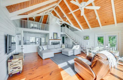 Groveoak House | Dock and Panoramic Views Guntersville Lake Retreat!