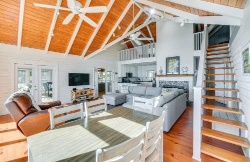 Groveoak House | Dock and Panoramic Views Guntersville Lake Retreat!