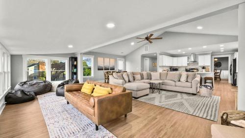 Westport House | Dock Days by AvantStay Swimming Platform Dock