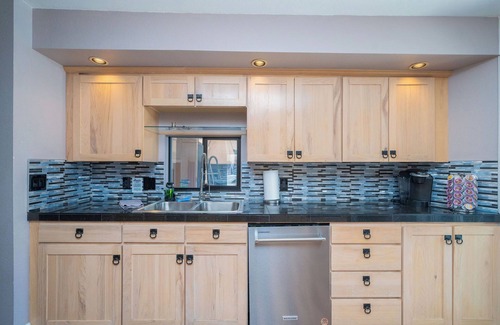 Cienega Springs House | Dock Holiday Summary: