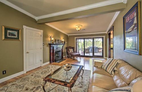 Mid America House | Dock, Hot Tub and Kayaks Luxe Hot Springs Lakehouse