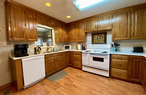 Groveoak House | Dock To Do Little waterfront home w/dock & firepit