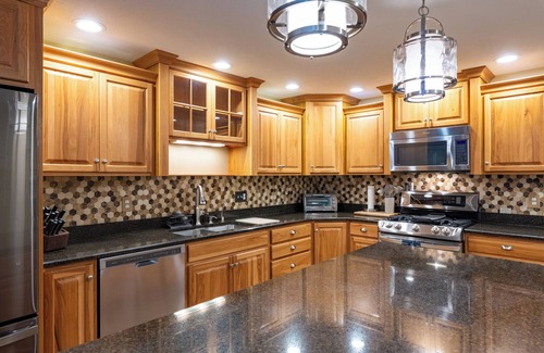 Bristol House | Dockside Daze | Lakefront + Hot Tub