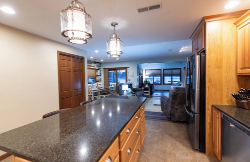 Bristol House | Dockside Daze | Lakefront + Hot Tub