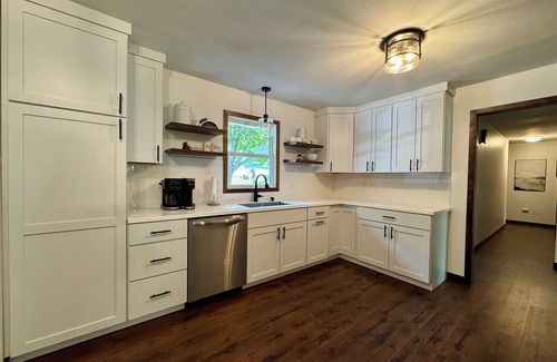 Bemidji House | Dockside Retreat on the Canal on Lake Bemidji- 4BR, 3BA-Hot Tub-Fireplace!