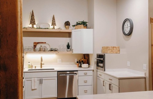 Canal Park Condo | Dockside Suites | The Brix | Pool in Canal Park!