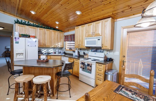 Lakewood Cabin | Dog Friendly Cabin in Lakewood. Near ATV Trails!
