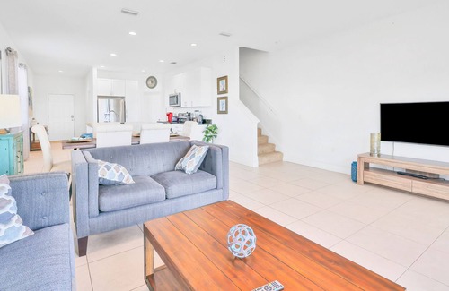 Bridgewater Crossing House | Dog-friendly corner townhome with lake views, pool, basketball & central AC