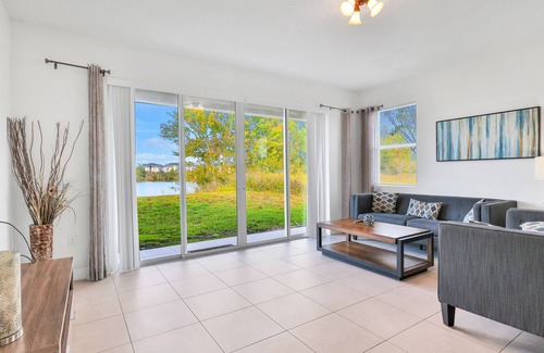 Bridgewater Crossing House | Dog-friendly corner townhome with lake views, pool, basketball & central AC