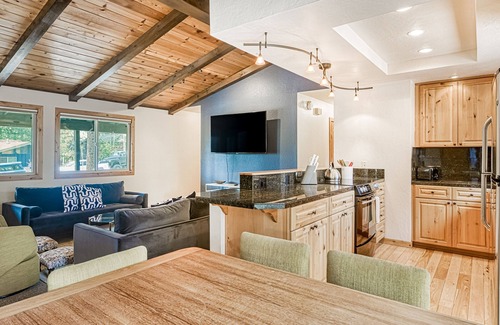 Mountain View Estates House | Dog-friendly home with high-speed WiFi, mountain view & wood-burning fireplace