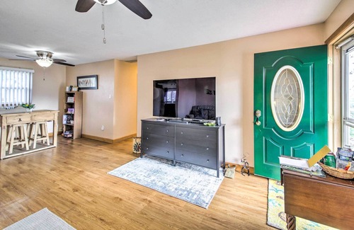 Palestine Cottage | Dog-friendly Illinois Home w/ Private Yard!