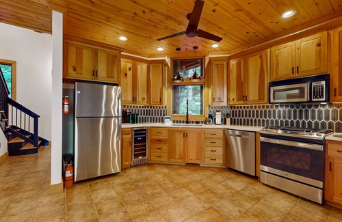 Helen Cabin | Dog friendly, peaceful cabin, firepit, deck, away from it all