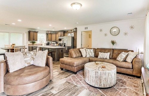 Russellville House | Dog Friendly, Screened Porch: St Stephen Retreat!