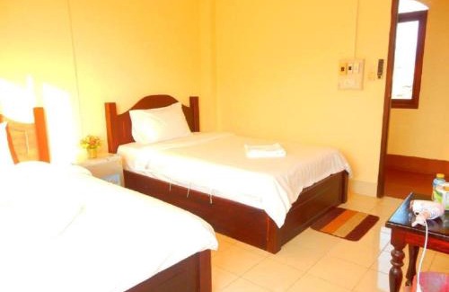 Vang Vieng House | DokPhut Guesthouse