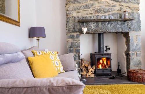 Gwynedd- Snowdonia House | Dola