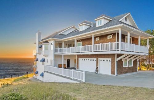 Shelter Cove Apartment | Dolphin by OceanviewHotTubs Oceanfront Shelter Cove Tesla