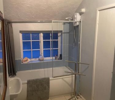 Llanymynech Bed & Breakfast | Dolphin Inn