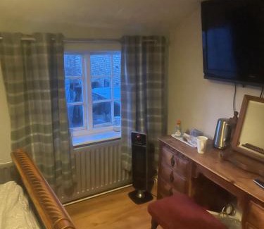 Llanymynech Bed & Breakfast | Dolphin Inn