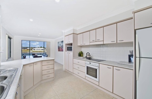 Port Macquarie Apartment | Dolphins 2 - Villa On The Port Macquarie Waterways