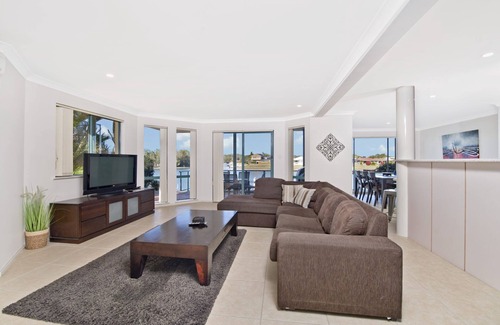 Port Macquarie Apartment | Dolphins 2 - Villa On The Port Macquarie Waterways