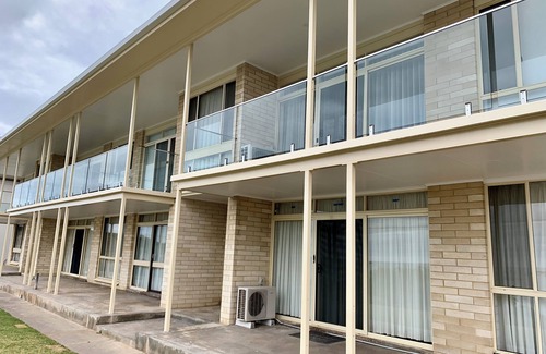 Port Elliot Apartment | Dolphins 7: 'A View To Remember' with Breathtaking Horseshoe Bay Views