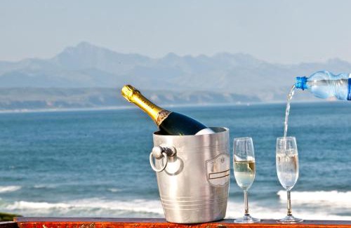 Robberg Beach Bed & Breakfast | Dolphins' Playground Beachfront B&B