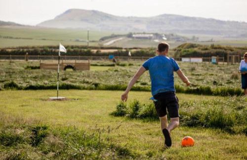 Yarmouth Apartment | Dome Meadow 5 With Log Burning Tub At Tapnell Farm