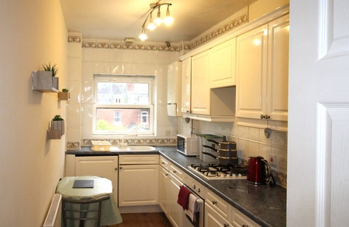 Doncaster Apartment | Doncaster Central Apartment Sleeps 5 Very Quiet