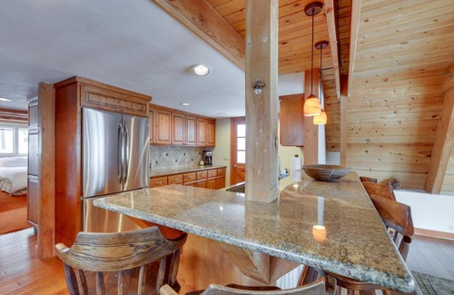 Truckee House | Donner Lake Views Rustic Truckee Cabin!
