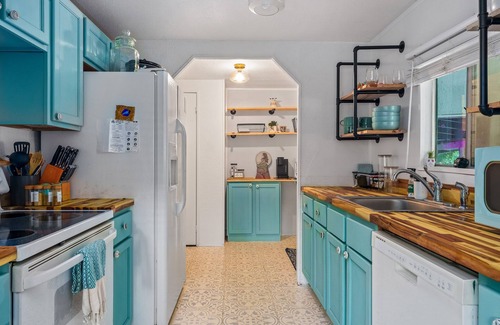 Weeki Wachee Gardens House | Don’t Book This House… Unless You’re Okay With Manatees Stealing the Show