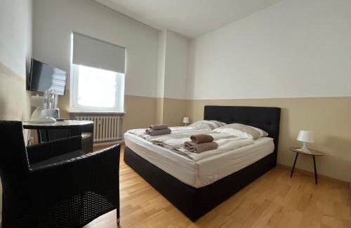 Meine House | Doppelzimmer mit Bad-TV-Külschrank 9