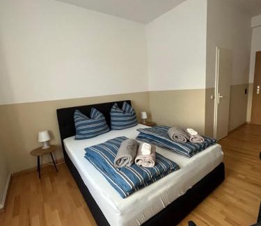 Meine House | Doppelzimmer mit Bad-TV-Külschrank 9