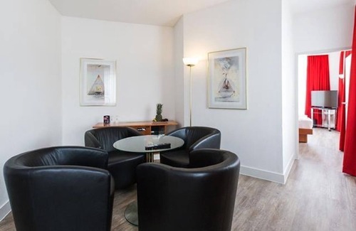 Dresden House | DORMERO Junior Suite, Messerate - DORMERO Hotel Dresden Airport