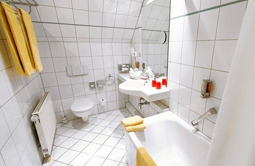 Dresden House | DORMERO Junior Suite, Messerate - DORMERO Hotel Dresden Airport