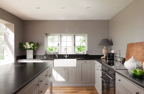 Ashford Cottage | Dormestone House by Bloom Stays, sleeps 10 guests in 4 bedrooms