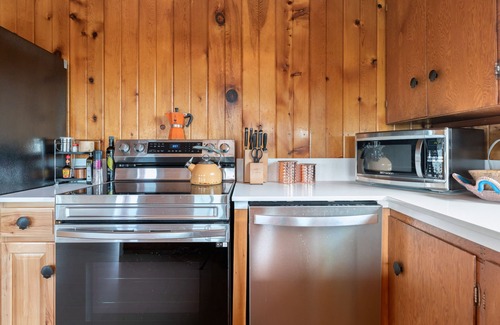 Freeland House | Double Bluff Beach & Deer Lagoon Whidbey Home