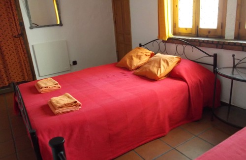 Quentar House | Double Ensuite Room in a Cosy Guesthouse in a Small Village