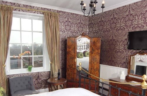 Longford House | Double or Twin-Premium-Ensuite with Bath-Park view-Room 6