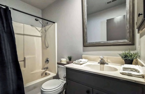 La Cygne Apartment | Double Queen Hotel Room
