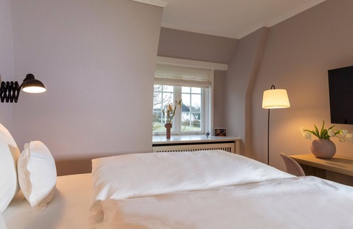 Keitum Hotel | Double room in hotel bar near - Benen-Diken-Hof