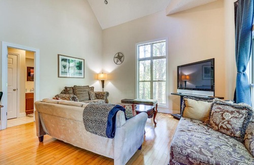 Double Springs House | Double Springs Cabin Stay with Deck and Shared Dock!