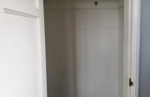 Riverside House | Double TwinBed/Private Room in a Charming bungalow