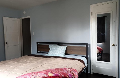 Riverside House | Double TwinBed/Private Room in a Charming bungalow