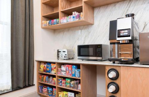 Russell Hotel | Doubletree by Hilton Pleasant Prairie Kenosha, WI