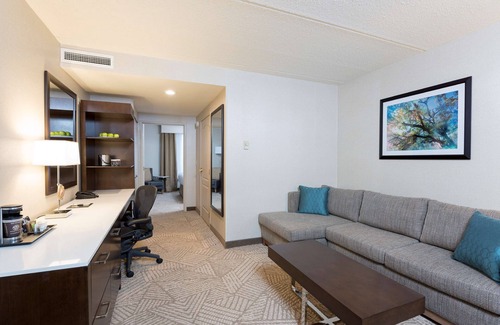 Russell Hotel | Doubletree by Hilton Pleasant Prairie Kenosha