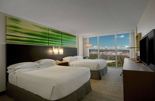 Florida Center Hotel | DoubleTree by Hilton at the Entrance to Universal Orlando