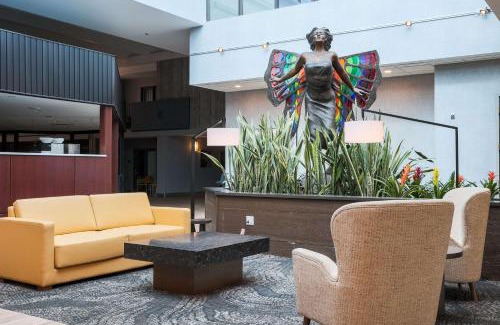 Austin Hotel | DoubleTree by Hilton Austin, MN