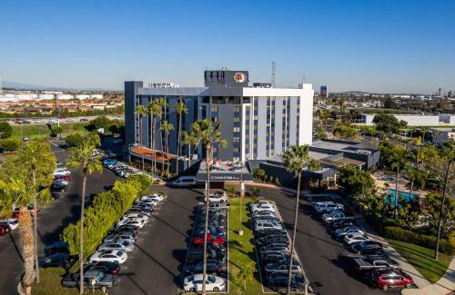 Harbor Hotel | DoubleTree by Hilton Carson