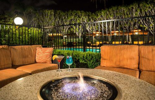 Harbor Hotel | DoubleTree by Hilton Carson