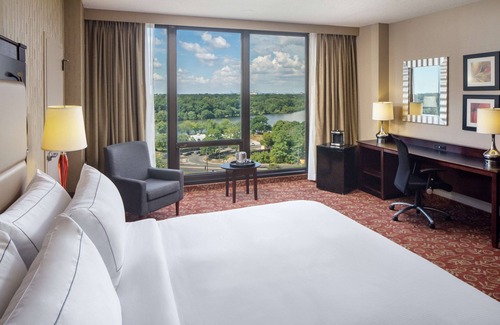 Cherry Hill Hotel | DoubleTree by Hilton Cherry Hill Philadelphia